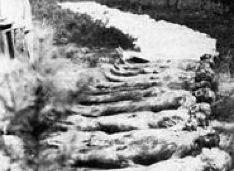 Эксгумация тел расстрелянных органами НКВД в июне 1941 г.