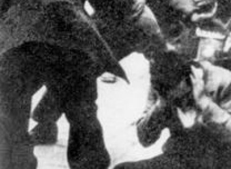 Избиение еврея в Риге. 4 июля 1941 г.