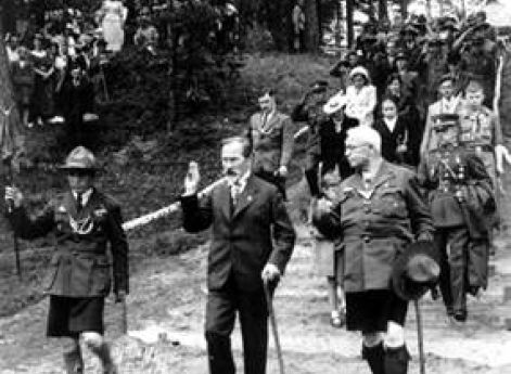 Антанас Сметона (в центре) на открытии скаутского лагеря. 8 июля 1938 г.