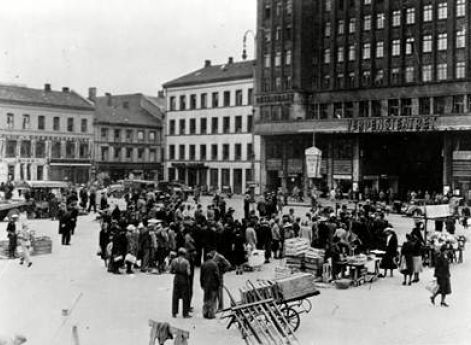 Рынок на одной из площадей Осло. 1942 г.