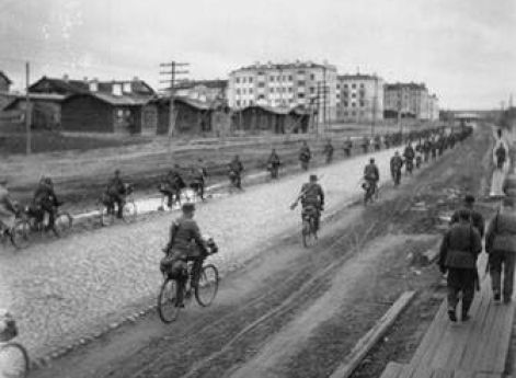 Финские войска входят в Петрозаводск. 1 октября 1941 г.