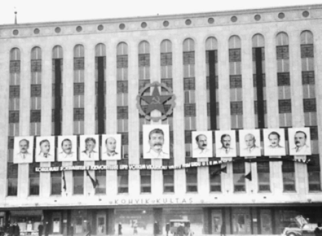 Площадь Свободы в Таллинне, украшенная портретами Иосифа Сталина и членов ЦК ВКП(б). 1941 г.