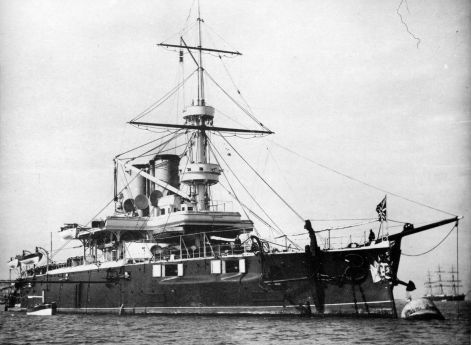 Эскадренный броненосец Георгий Победоносец на внешнем рейде Севастополя. 1890-е годы.