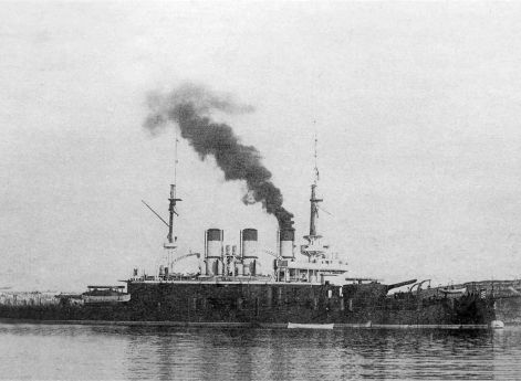 Эскадренный броненосец Князь Потемкин Таврический в Севастополе, лето 1905 года.