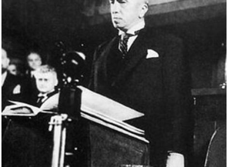 Президент протектората Богемия и Моравия Эмиль Гаха.