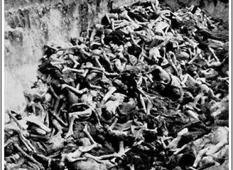 Ров с телами погибших в Освенциме