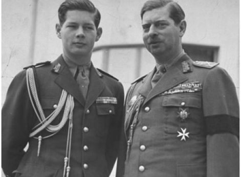 Король Румынии Кароль II и наследный принц Михай. Конец 1930-х гг.