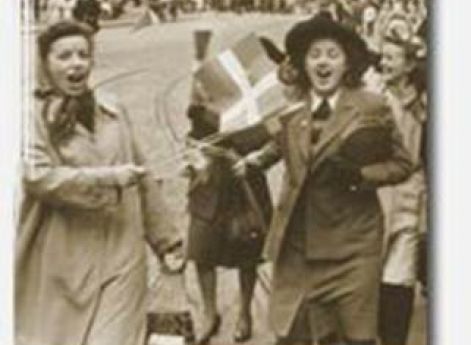 Жительницы Копенгагена протестуют против германской оккупации. 11 августа 1943 г.