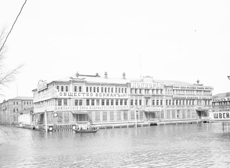 Нижегородская ярмарка во время половодья. Вид на Театральную площадь. Нижний Новгород.