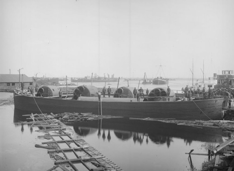 Сормовский завод №112. Погрузка котлов в баржу для крейсера «Африка». Нижний Новгород.