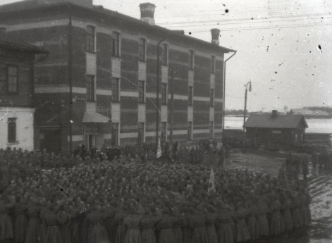 Молебен у Красных казарм в Рыбинске