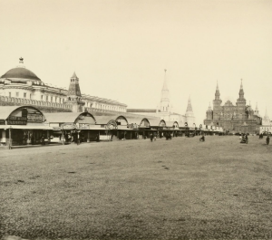 Мария Безобразова возвращается в Москву и выступает с публичной лекций