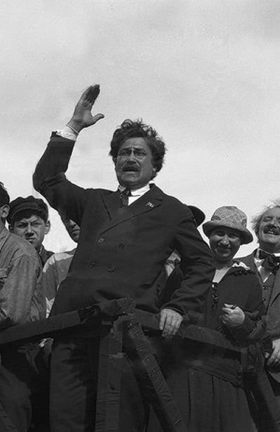 Из наших МГУ иногда выходят руководители-проповедники толстовских и других религиозных общин