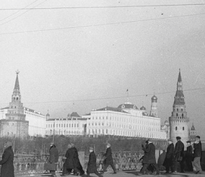 Товарищи Сталин и Молотов ответили, что считают необходимым произвести обыск в Институте Маркса и Энгельса