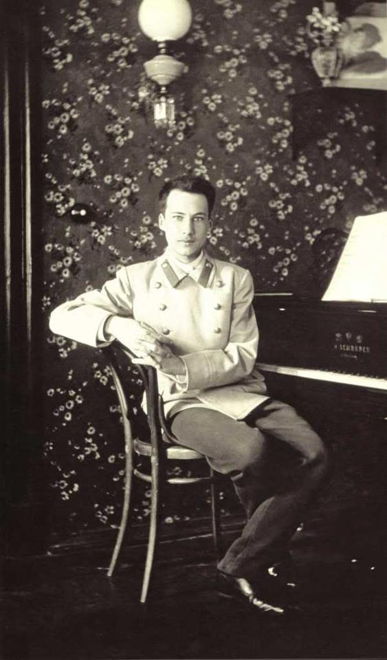 Андрей Белый окончил Московский университет